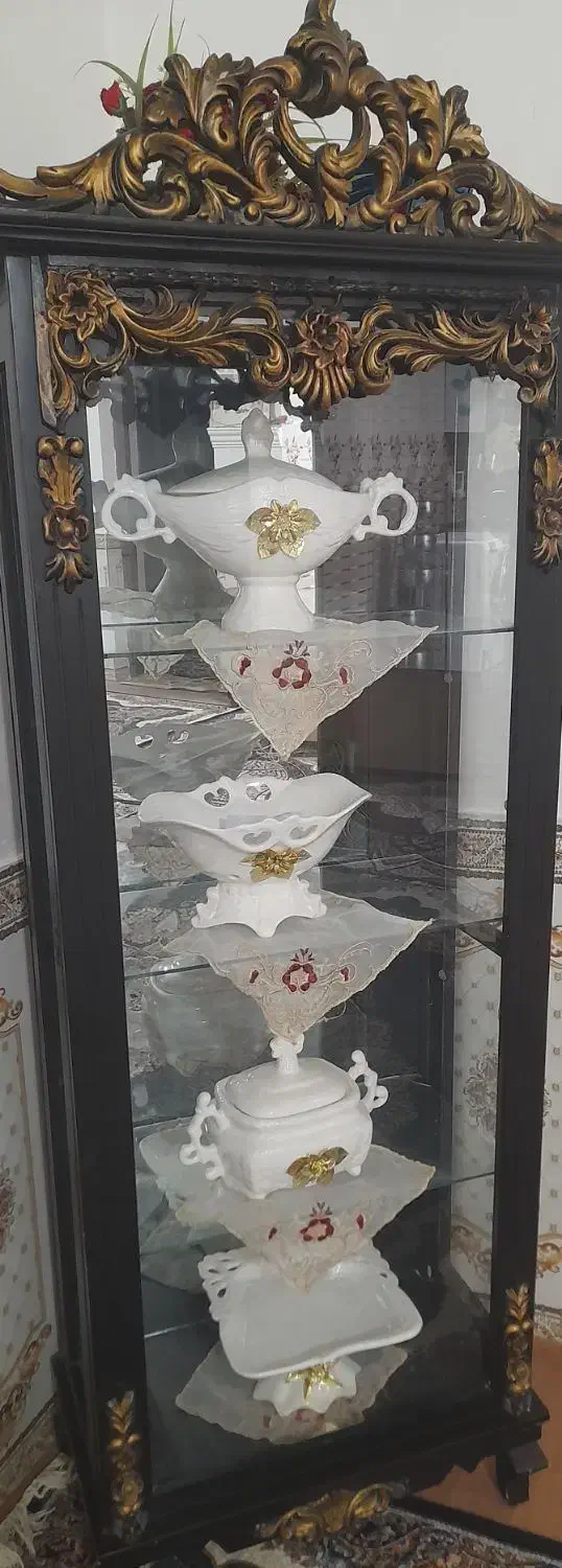 بوفه|بوفه، ویترین، کنسول|صحنه, |دیوار