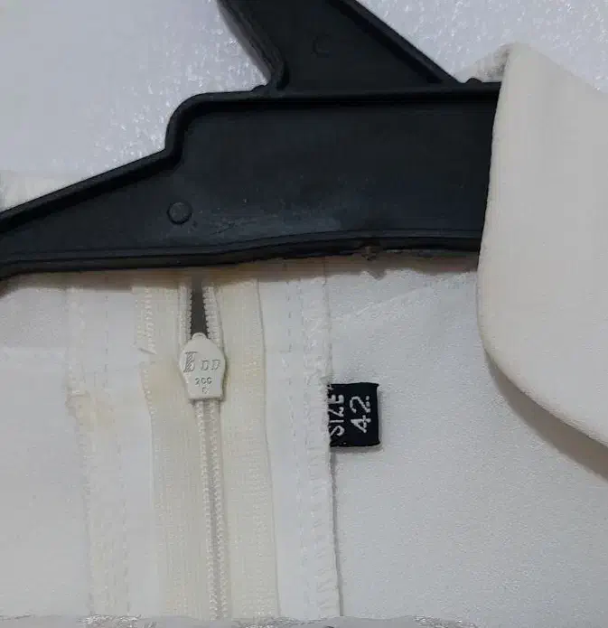 لباس|لباس|کرج, کوی امامیه|دیوار