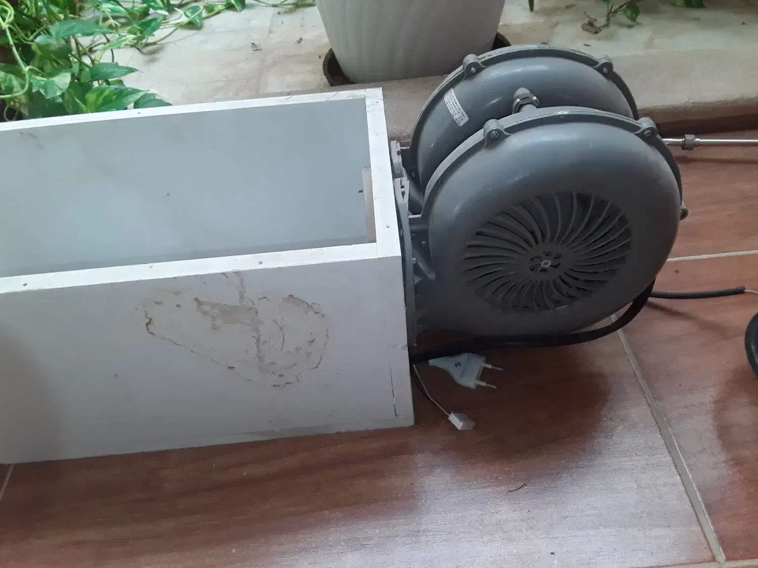 فن حلزونی|پنکه و تصفیهکنندهٔ هوا|شیراز, دکتر حسابی|دیوار