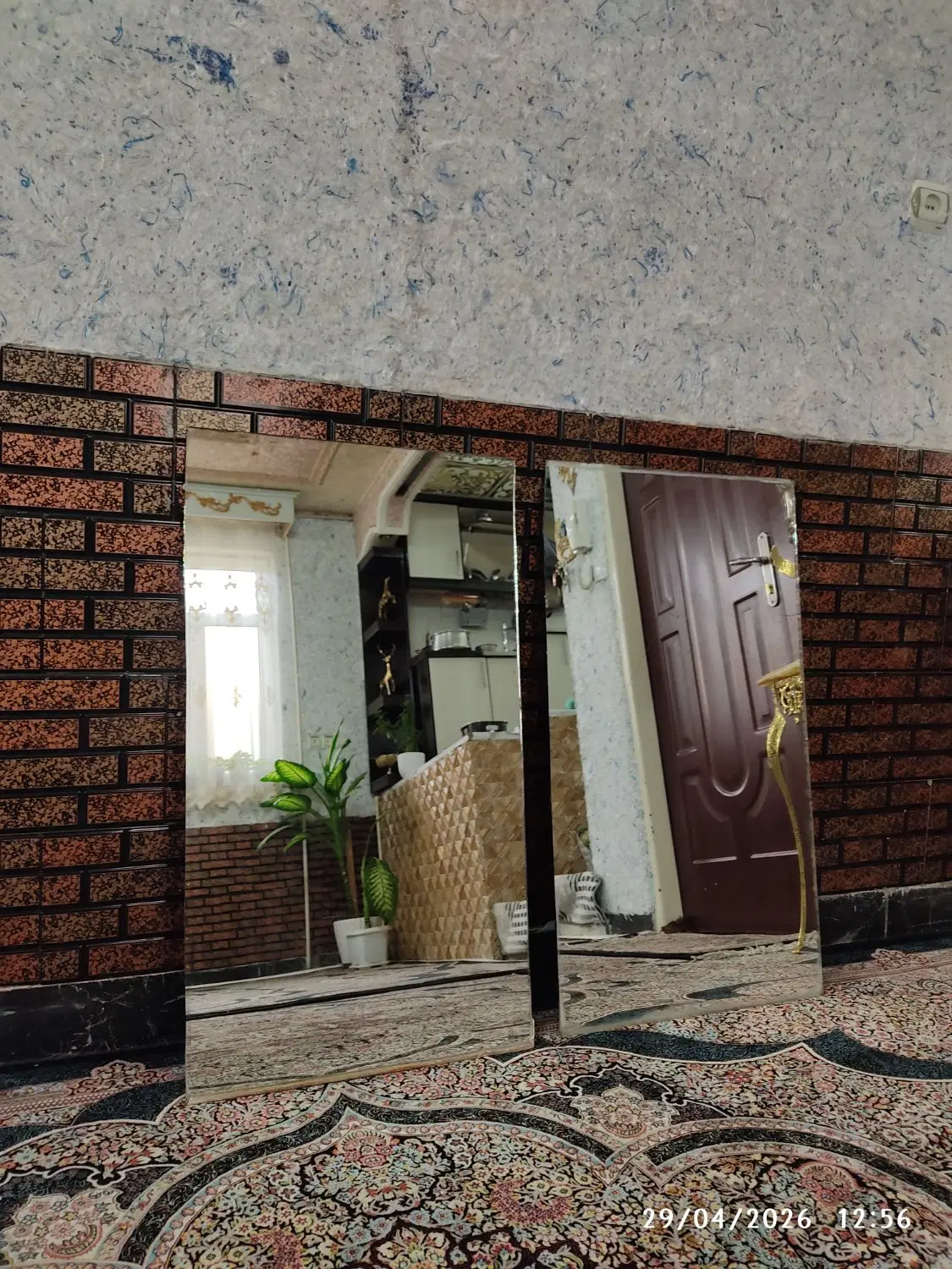 اینه|آینه|بروجرد, |دیوار