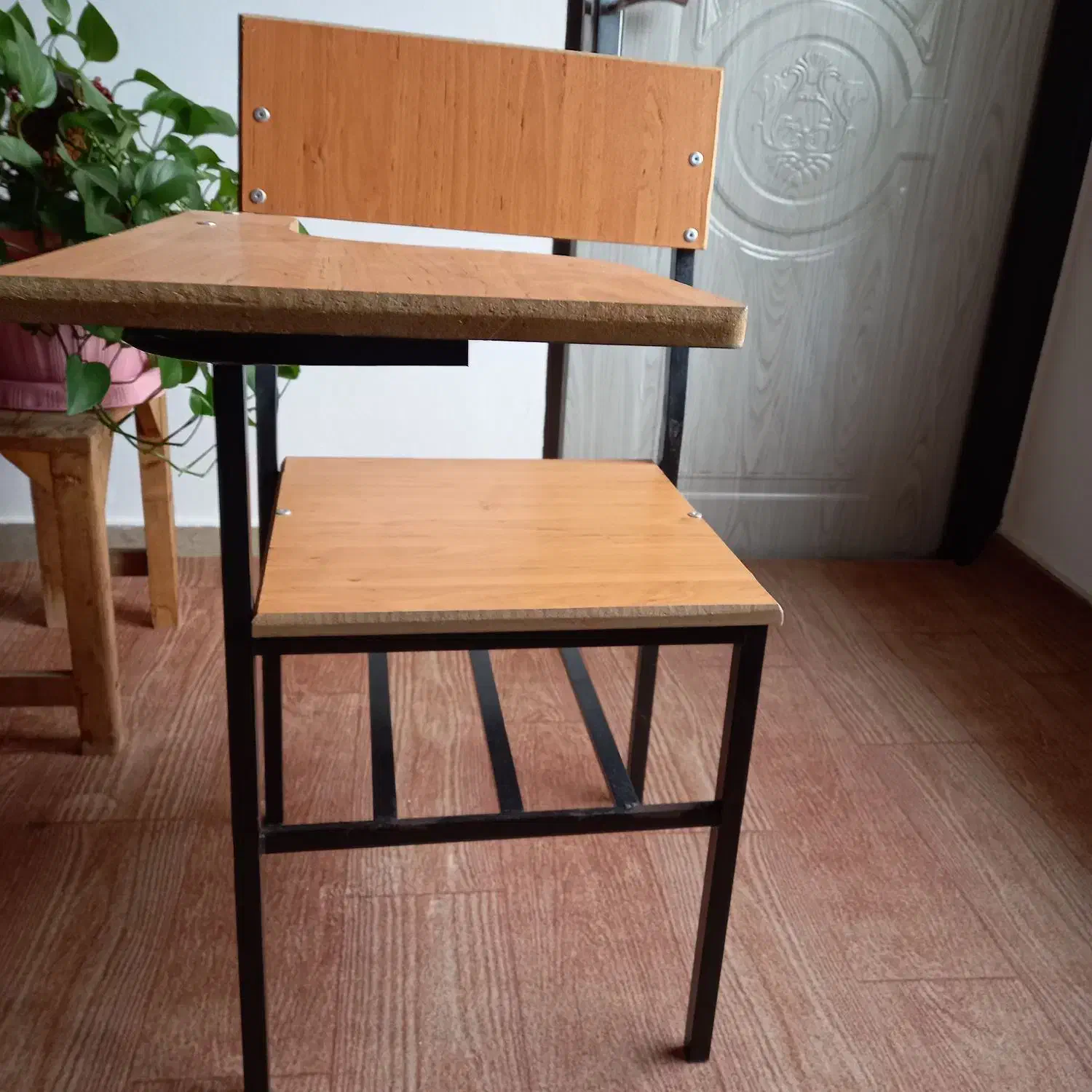 صندلی|صندلی و نیمکت|خرم‌آباد (تنکابن), |دیوار