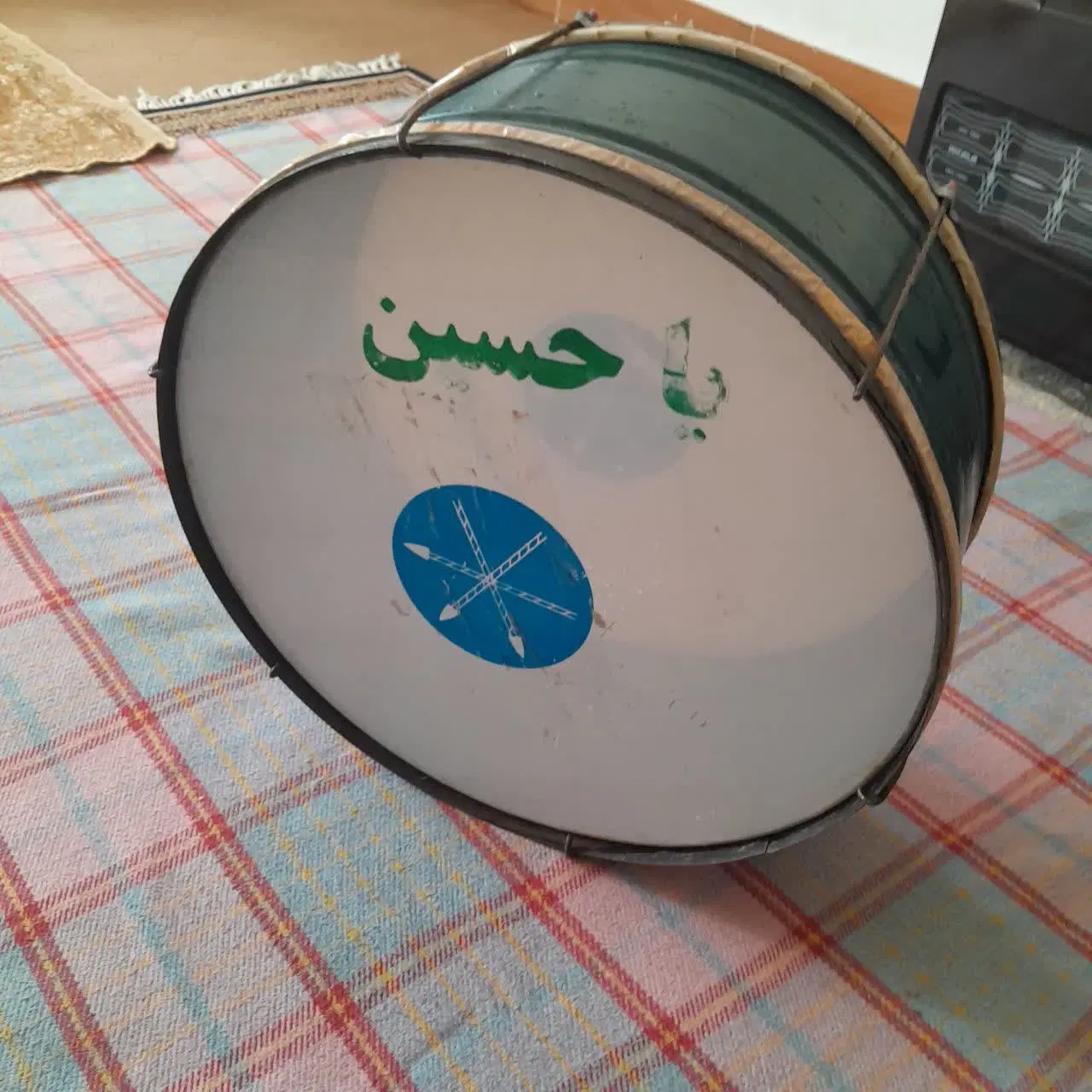 طبل|درام و پرکاشن|اشترینان, |دیوار