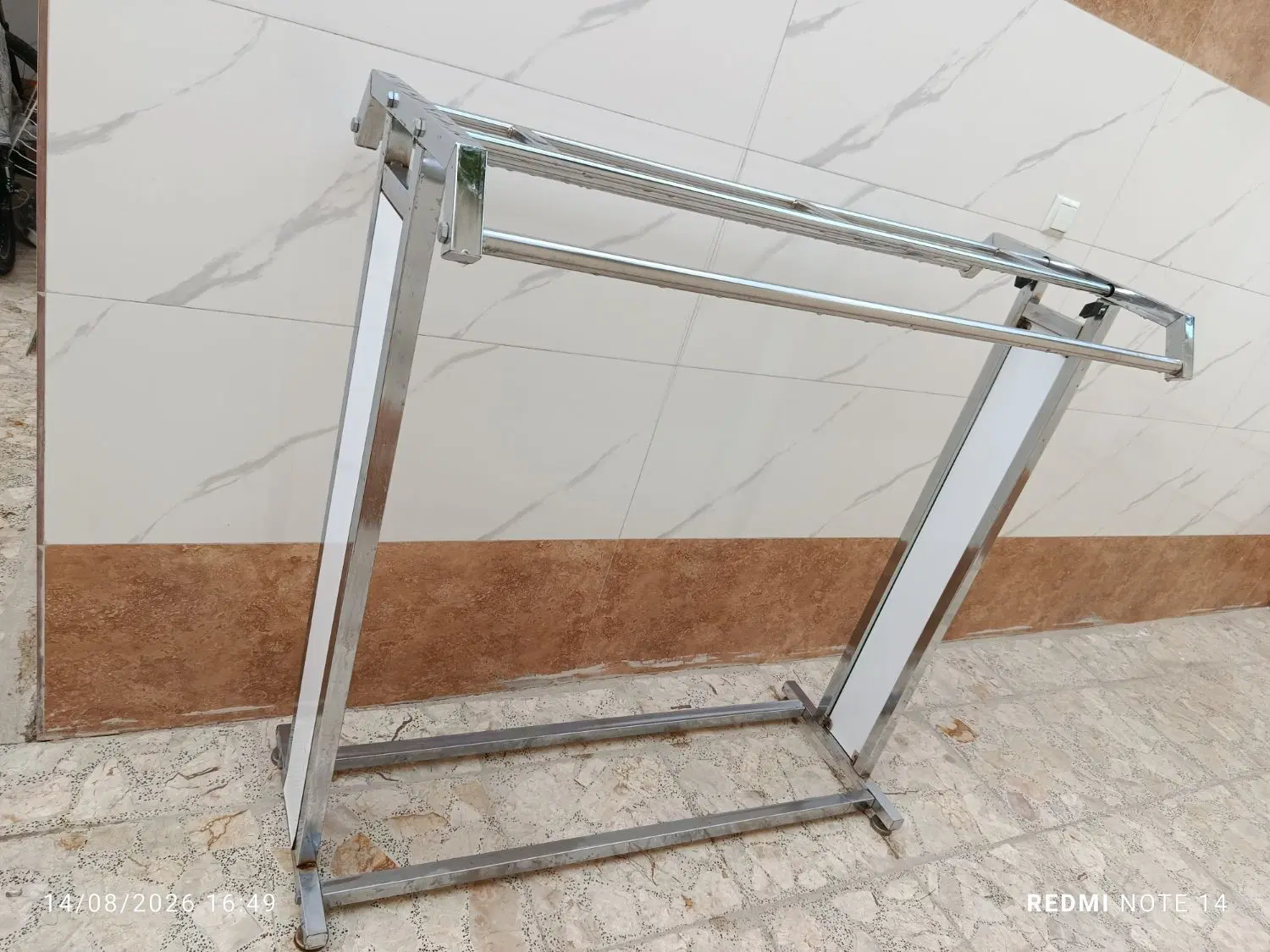 رگال|بندرخت و رخت‌آویز|ابریشم, |دیوار