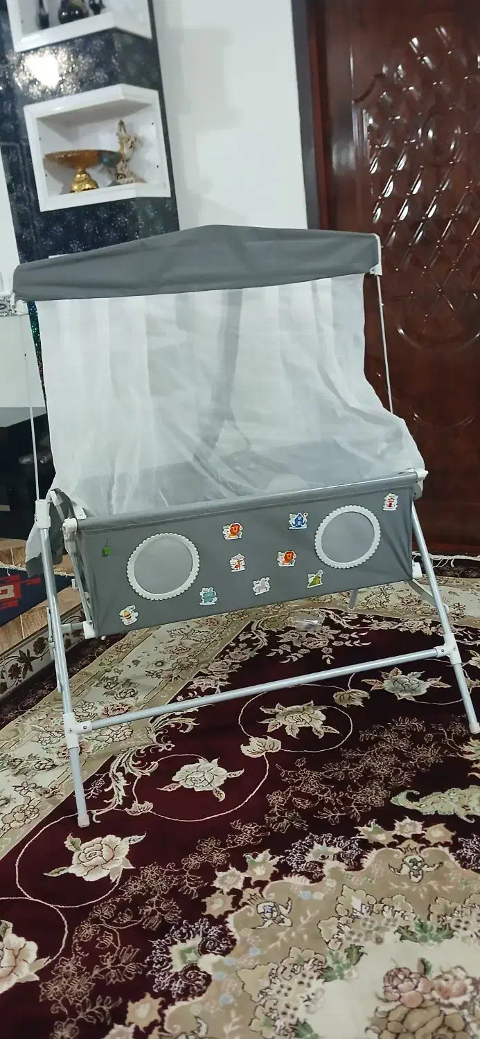 گهواره|تخت و صندلی بچه|سوری, |دیوار