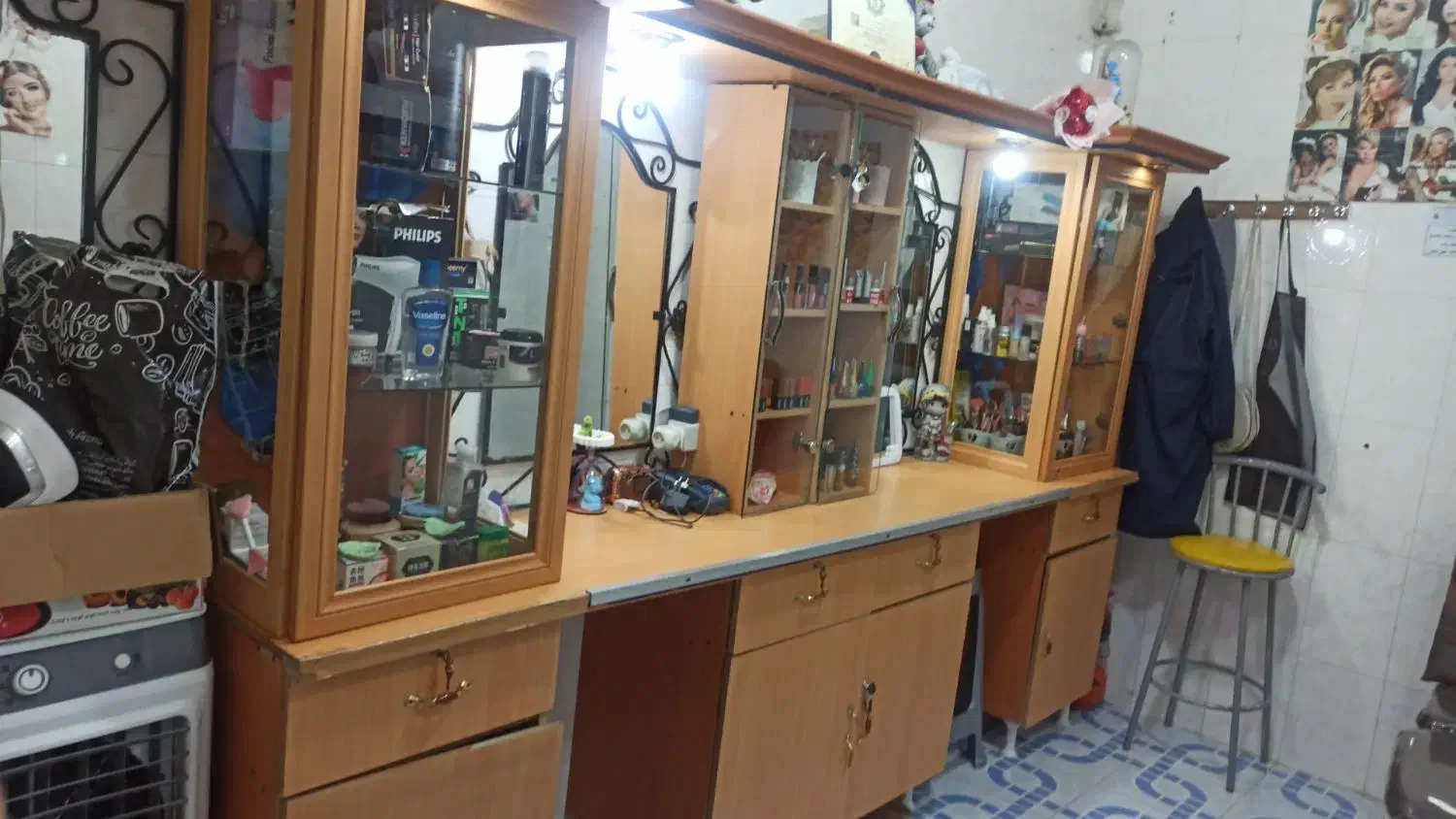 دکور آرایشگاه|آرایشگاه و سالن‌های زیبایی|شیراز, شهرک بهار|دیوار