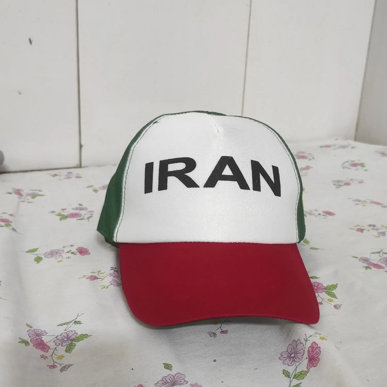 کلاه|لباس|مشهد, آیت الله خامنه‌ای|دیوار