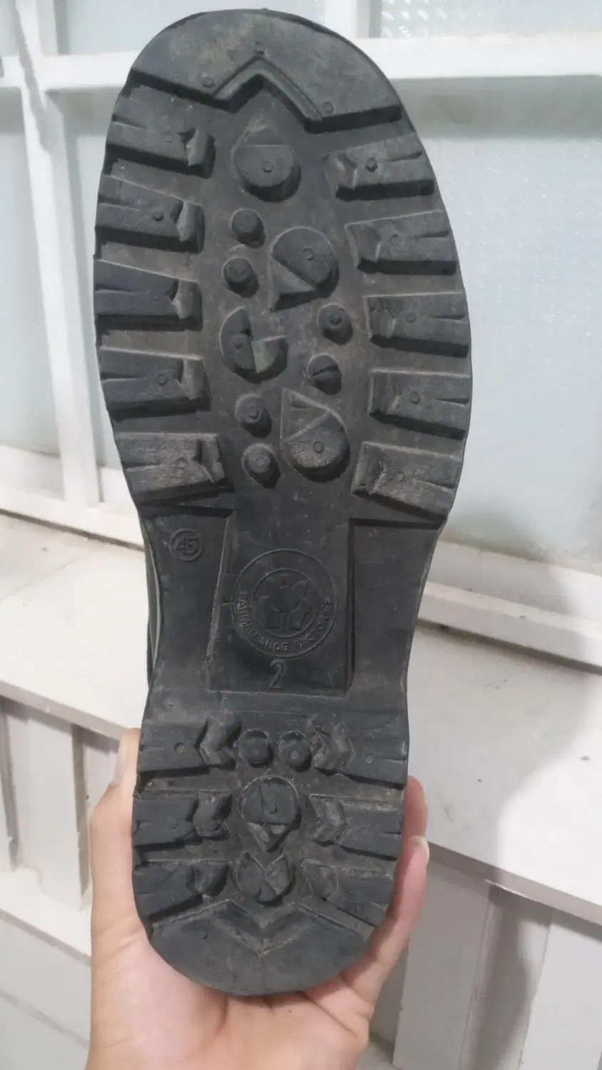 پوتین|کیف، کفش، کمربند|سوسنگرد, |دیوار