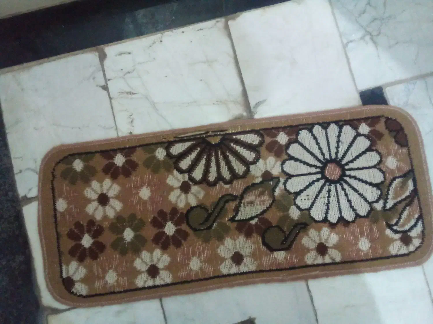 فرش‌پله|پادری|قم, قلعه کامکار|دیوار