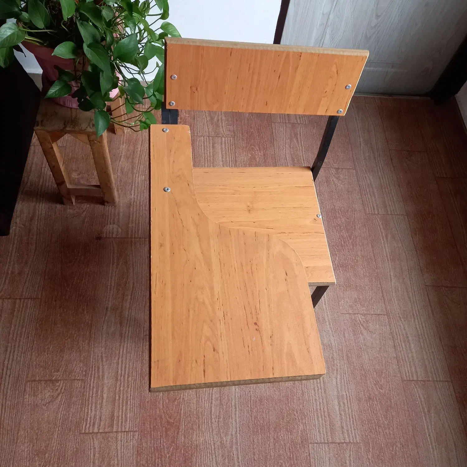 صندلی|صندلی و نیمکت|خرم‌آباد (تنکابن), |دیوار