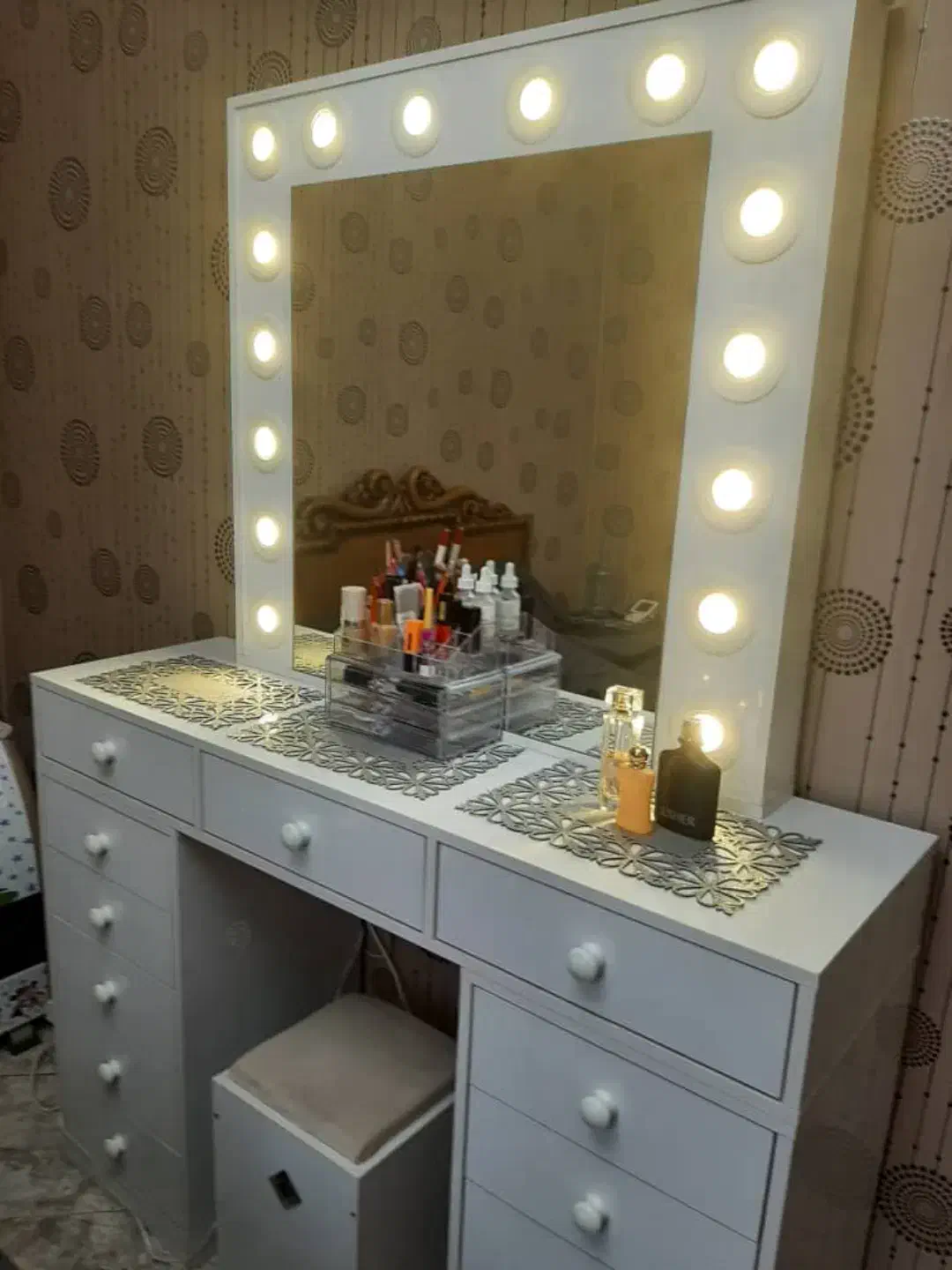 میزآرایش|میز و صندلی غذاخوری|بومهن, |دیوار