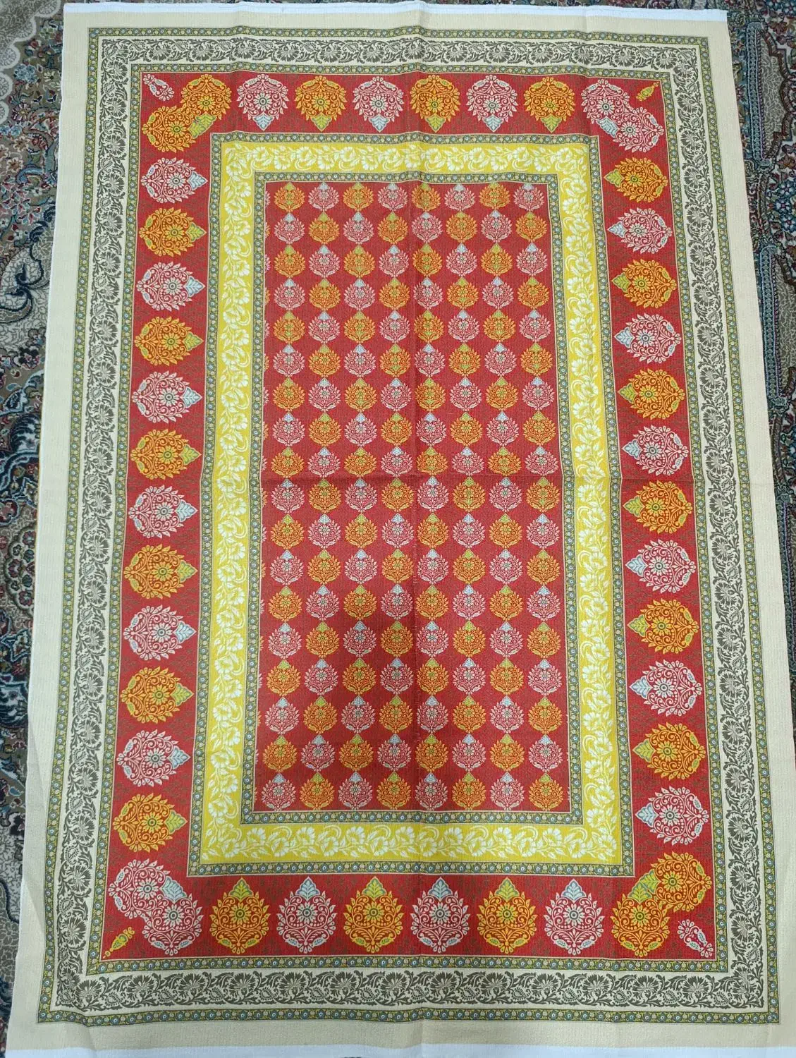 رومیزی|پرده، رانر، رومیزی|نیشابور, بنیاد شهید|دیوار