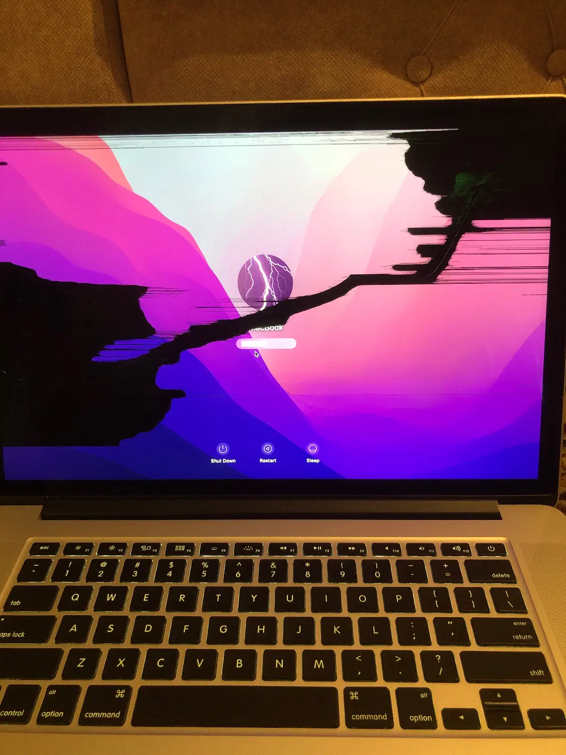 شکسته Macbook pro 2015|رایانه همراه|تهران, حکمت|دیوار