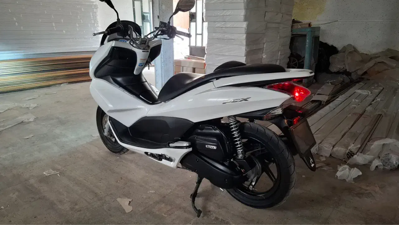 هوندا PCX|موتورسیکلت|شیراز, زرهی|دیوار
