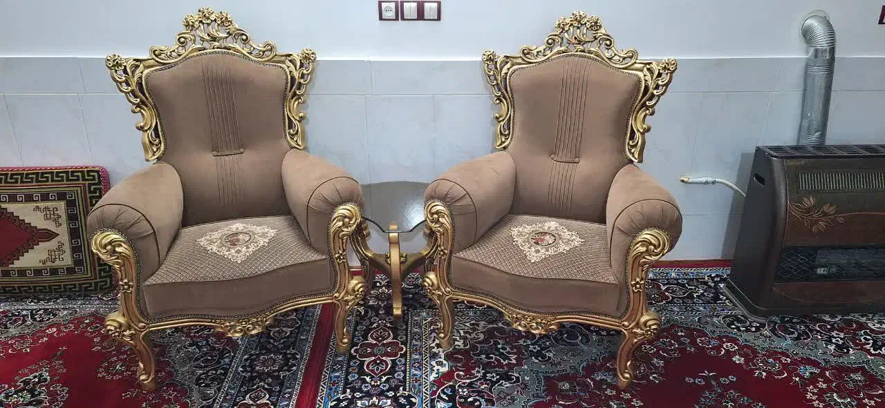 مبل سلطنتی ۷ نفره چوب گردو|مبلمان خانگی و میز عسلی|قم, باغ کرباسی|دیوار
