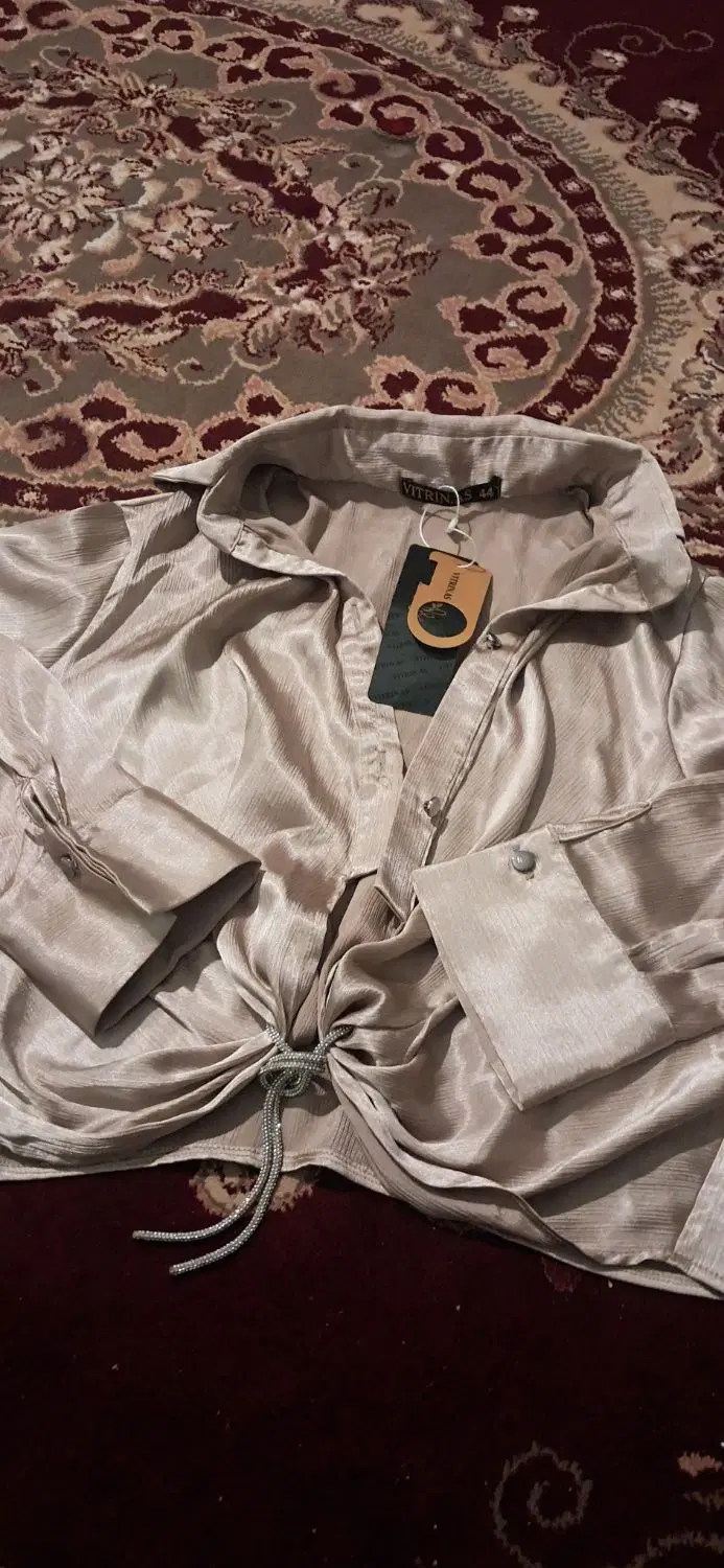 لباس|لباس|گلستان (تهران), |دیوار
