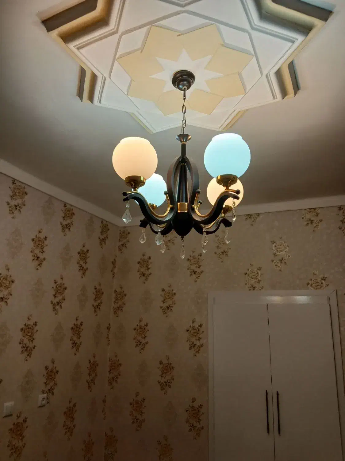 لوستر|لوستر و چراغ آویز|نیشابور, سید جمال الدین|دیوار