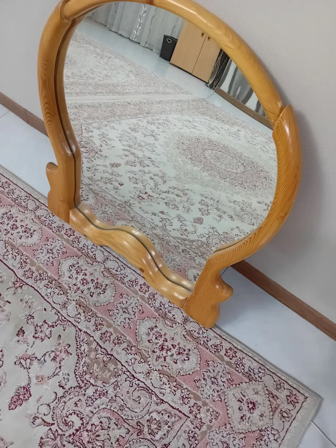 آینه|آینه|کرج, باغستان|دیوار