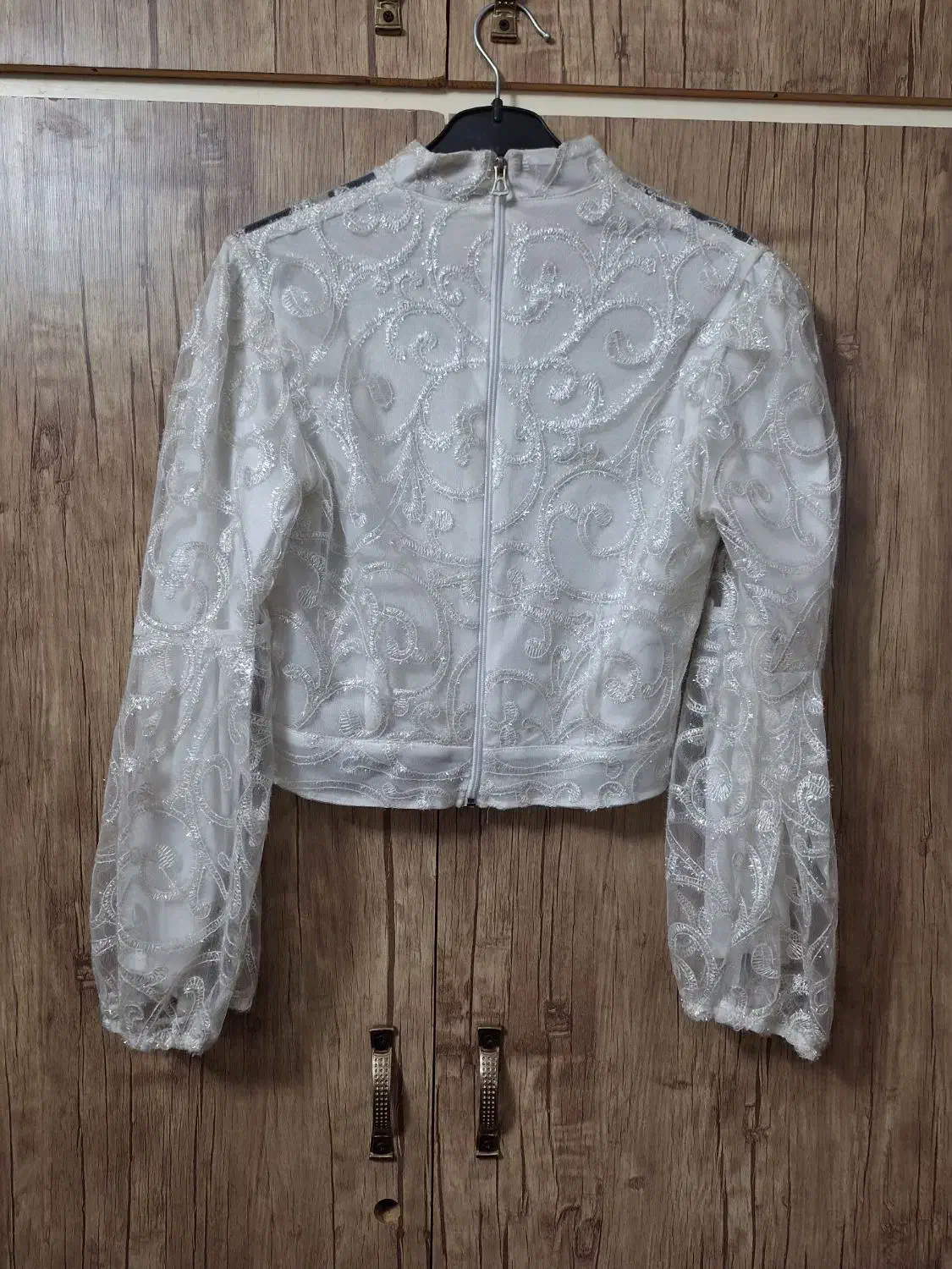 کراپ|لباس|قم, وادی السلام|دیوار