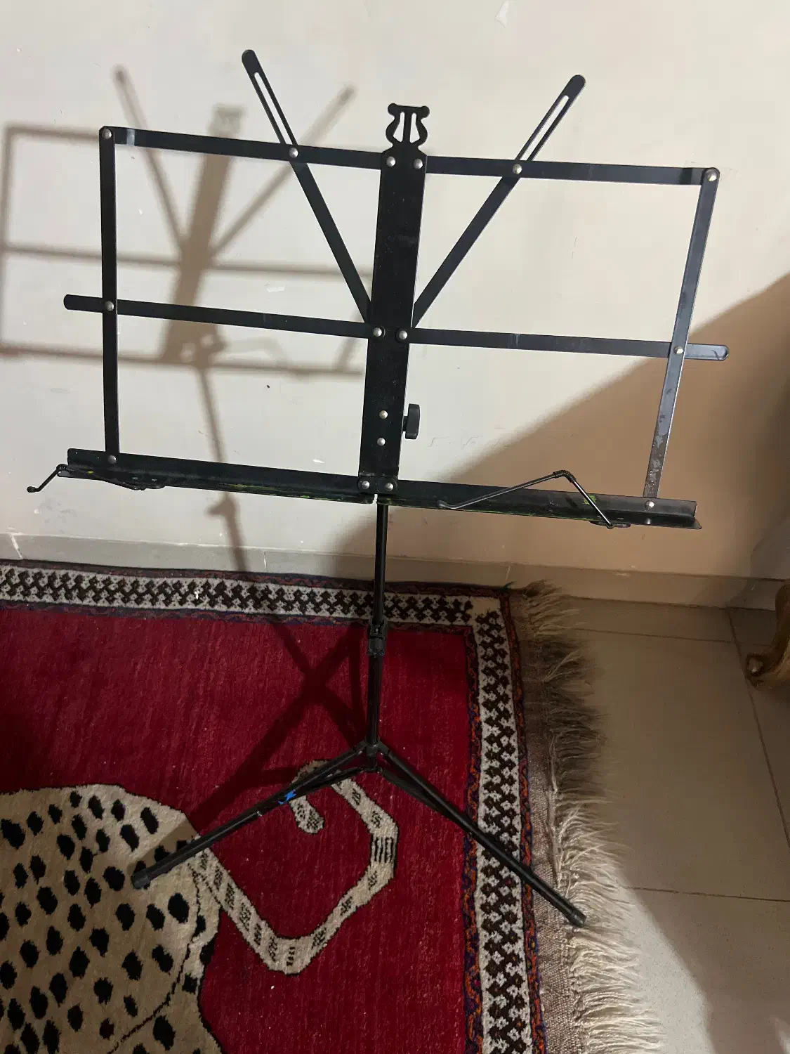 پایه نت|آلات موسیقی|شیراز, فرهنگ شهر|دیوار