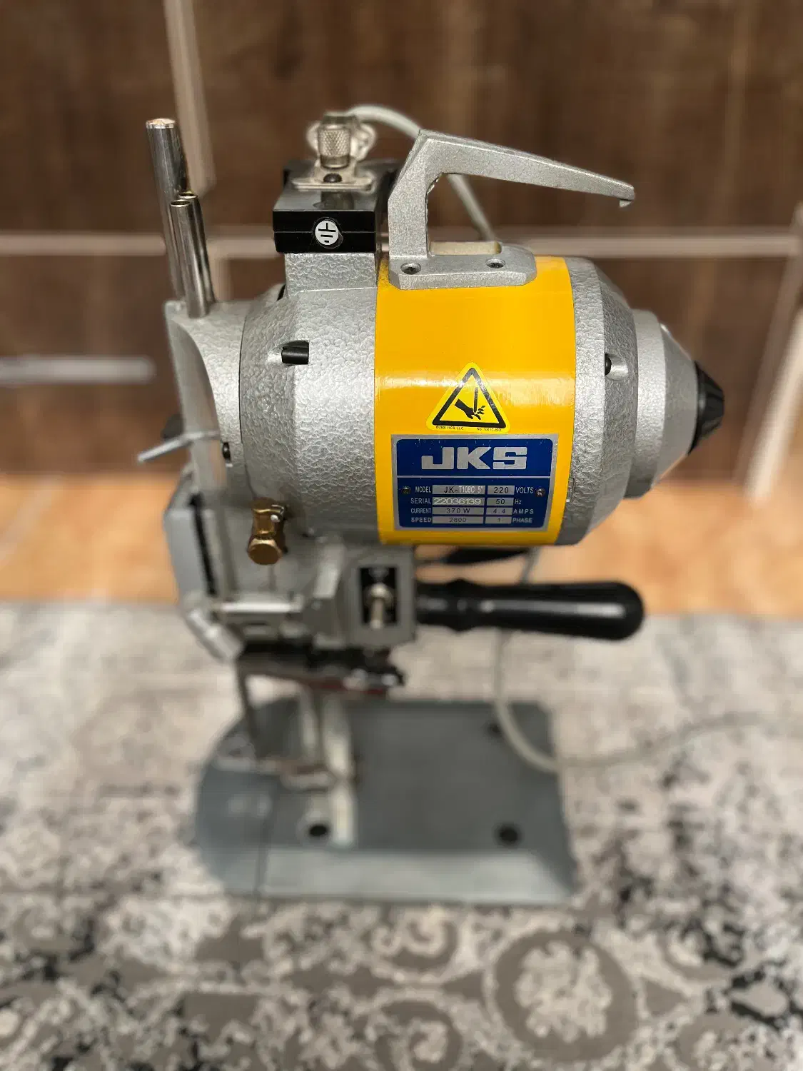 قیچی برقی|لوازم خیاطی و بافتنی|رشت, پل تالشان|دیوار