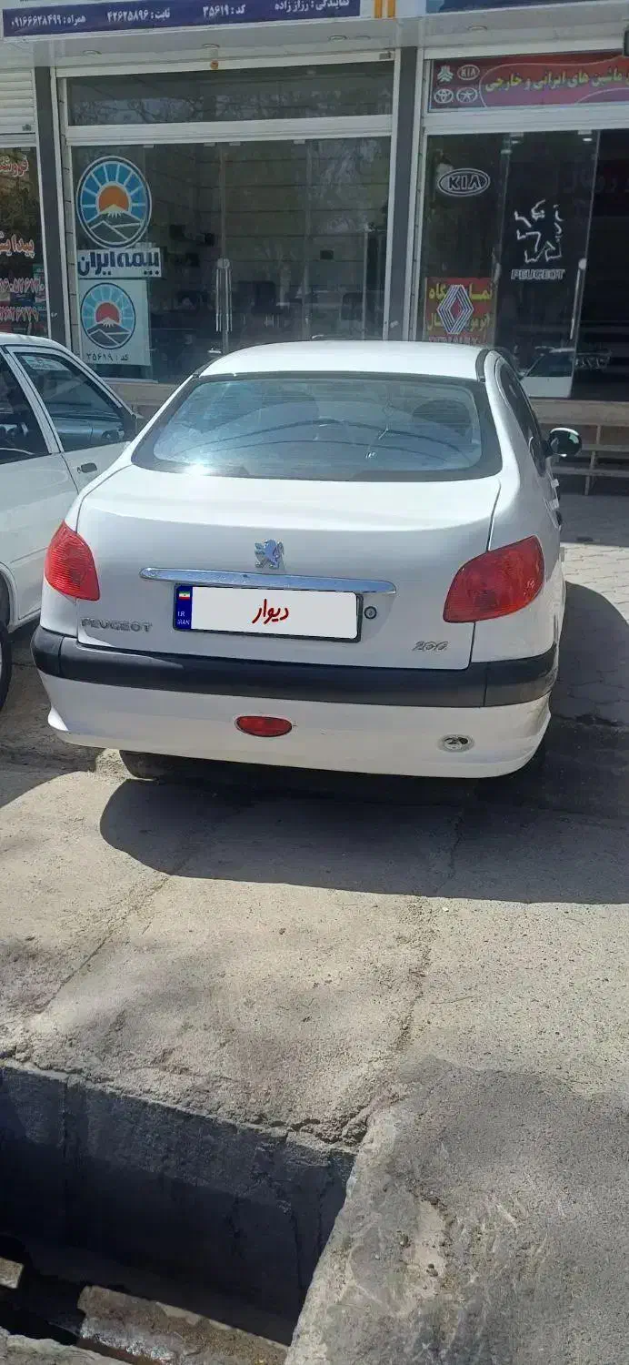 206 v8|خودرو سواری و وانت|بروجرد, |دیوار