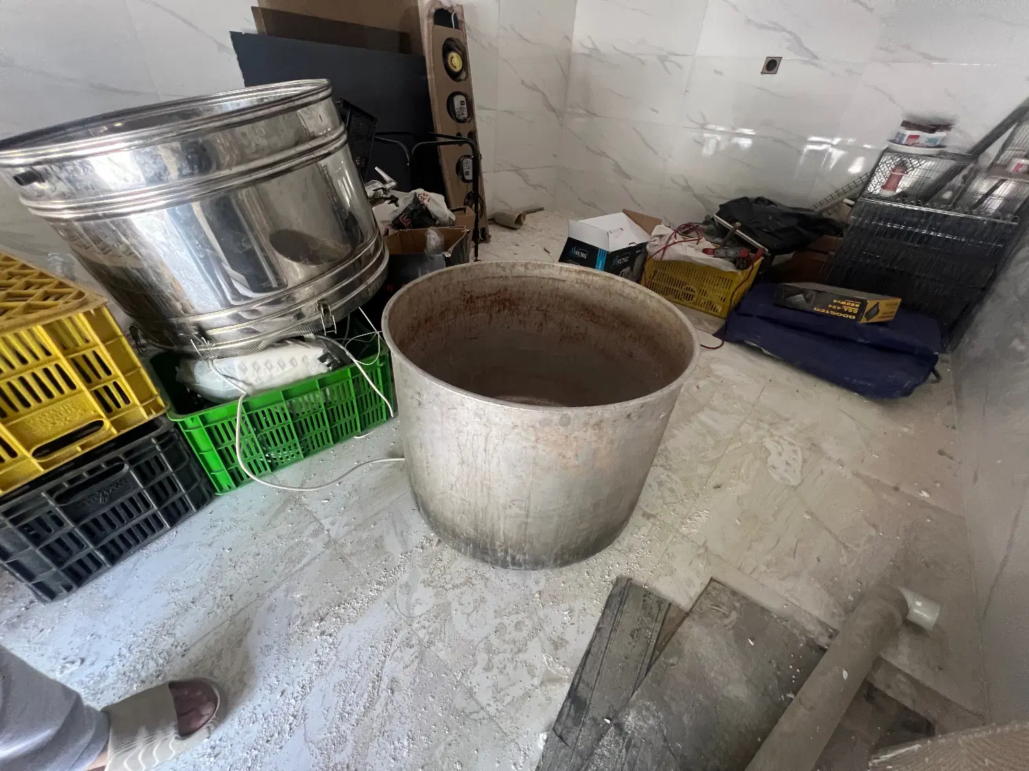 گلاب گیر|ظروف پخت‌وپز|ملایر, |دیوار