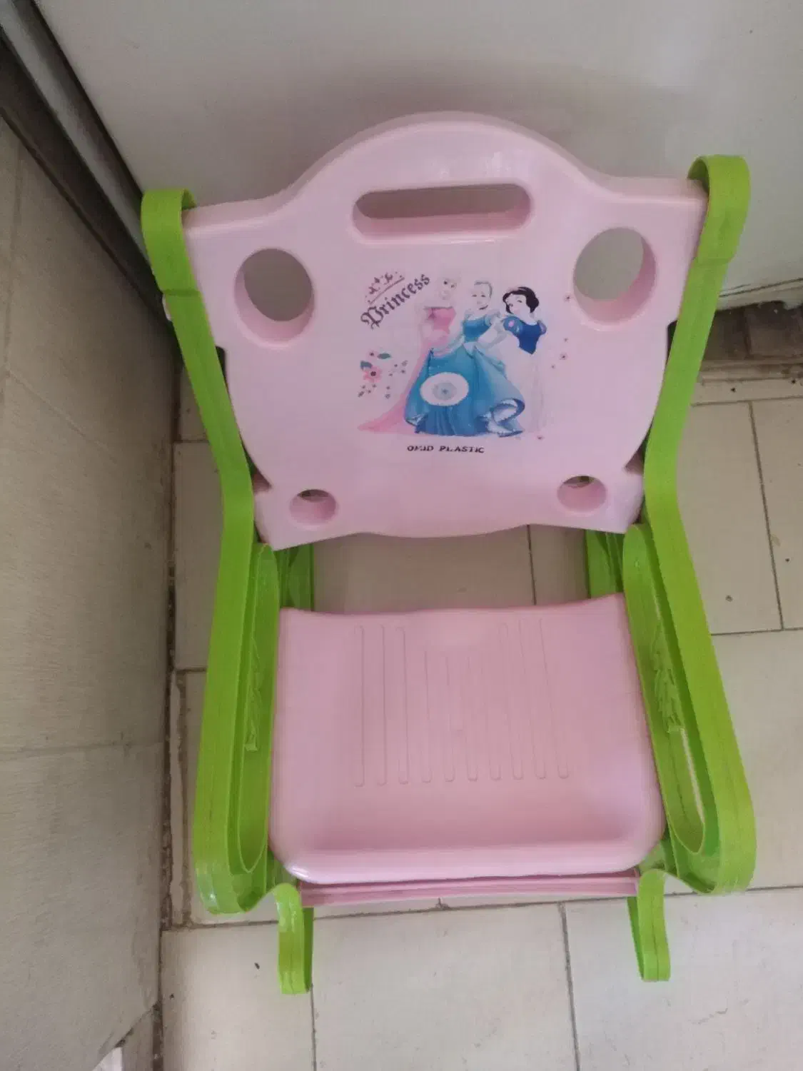 صندلی بچه دست دوم کم استفاده شده|تخت و صندلی بچه|قم, پردیسان|دیوار