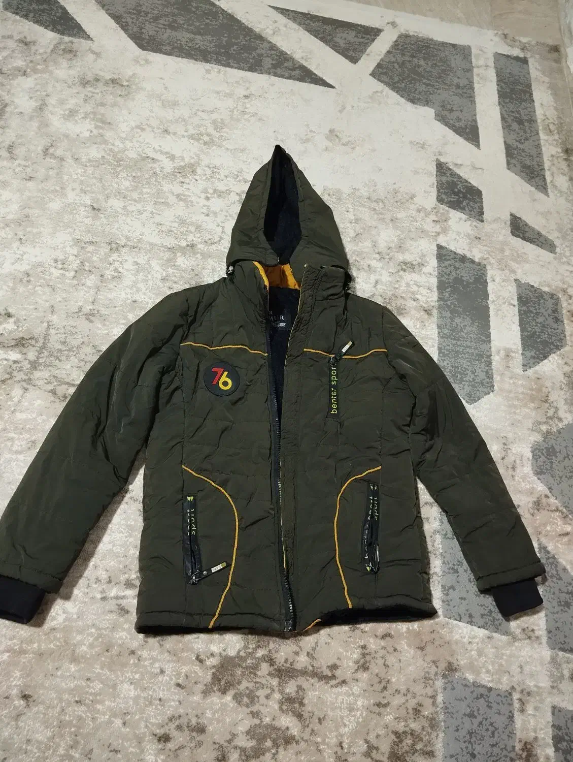 کاپشن|لباس|رشت, استقامت ۲|دیوار