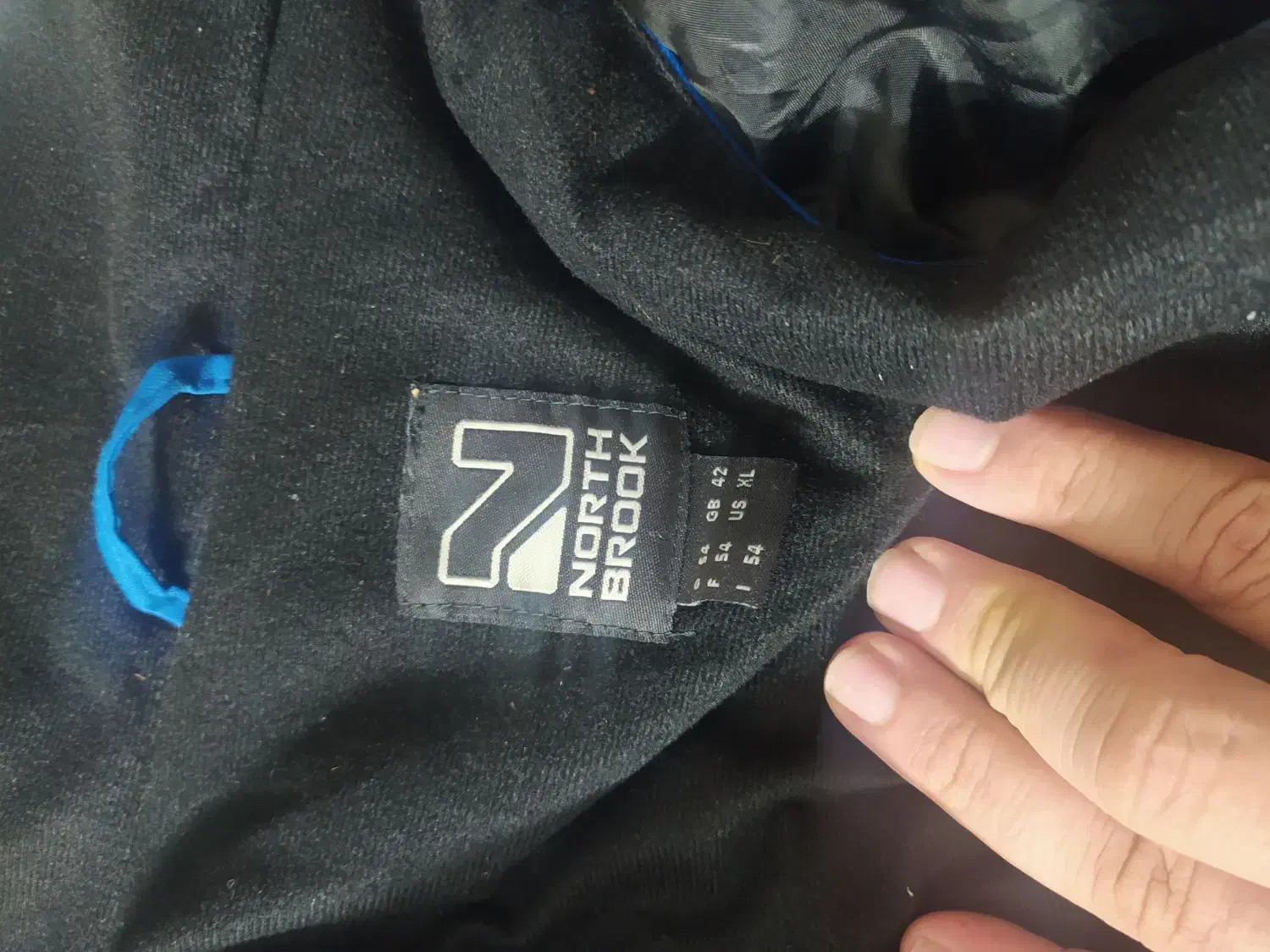 کاپشن|لباس|نیشابور, عدالت|دیوار