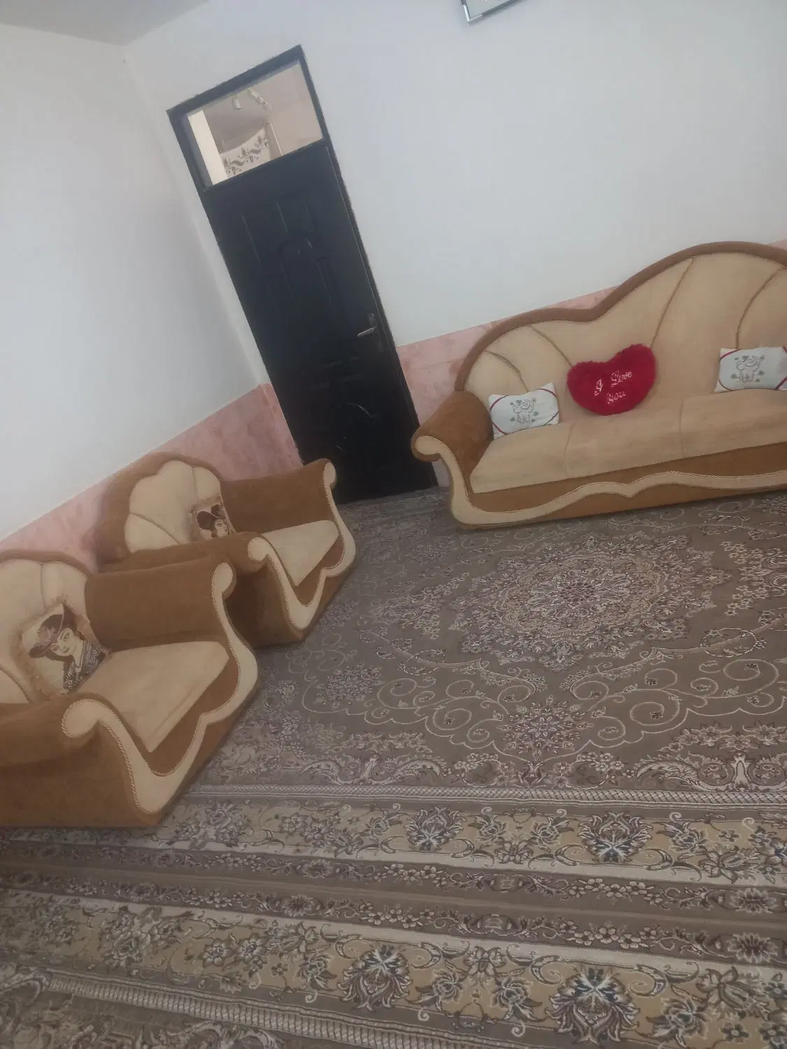 مبل|مبلمان خانگی و میز عسلی|قائن, |دیوار