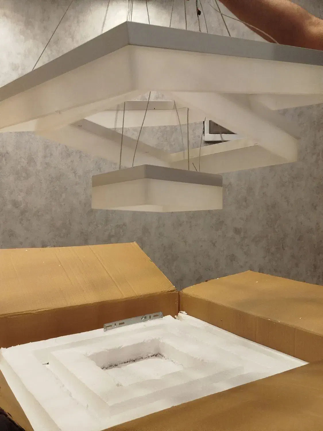 لوستر|لوستر و چراغ آویز|پرند, فاز ۶|دیوار