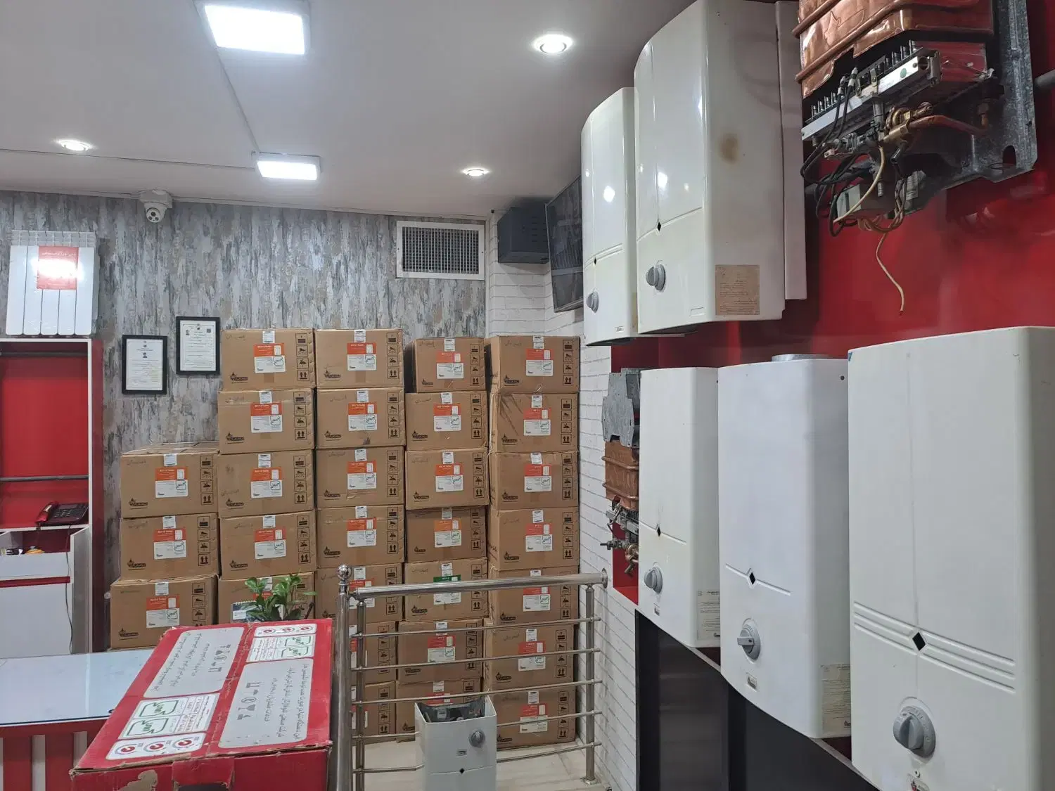 طرح تعویض ابگرمکن دیواری بوتان 3115 آکبند|آبگرمکن، پکیج، شوفاژ|اصفهان, برازنده|دیوار