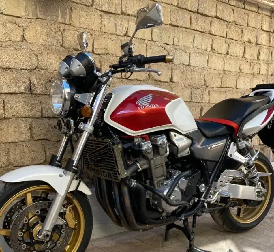 Cb 1300|موتورسیکلت|کاشان, درب زنجیر|دیوار