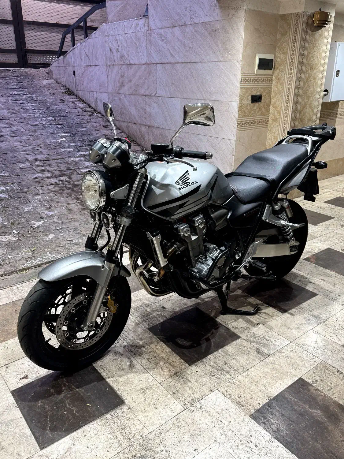 cb1300|موتورسیکلت|اندیشه, اندیشه فاز ۳|دیوار