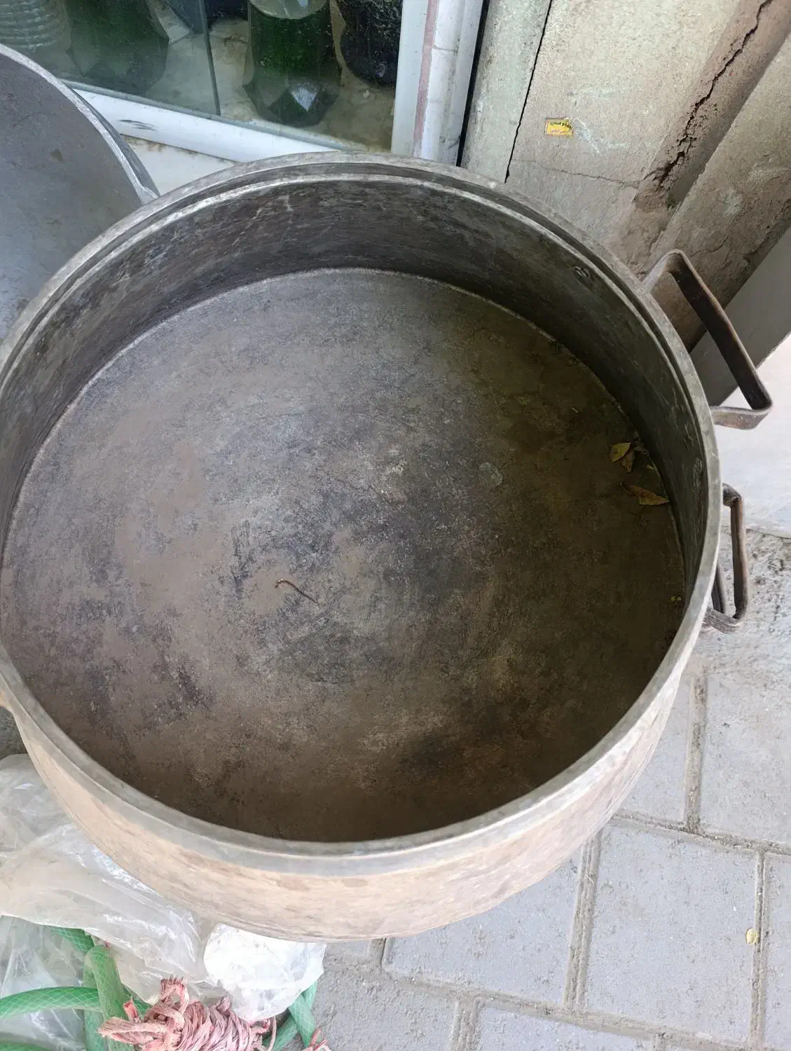 دیگ مسی|ظروف پخت‌وپز|نیشابور, امام|دیوار