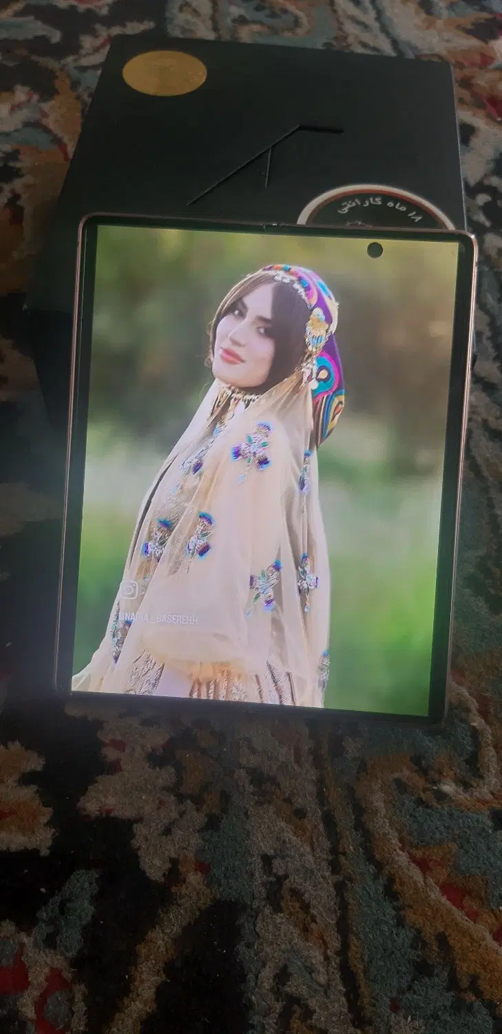 گوشی|موبایل|اشکنان, |دیوار