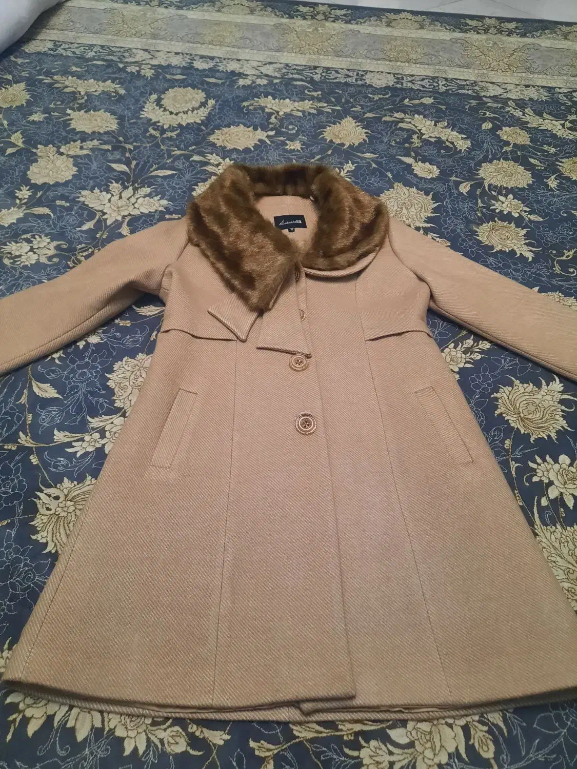 پالتو|لباس|تهران, تختی|دیوار