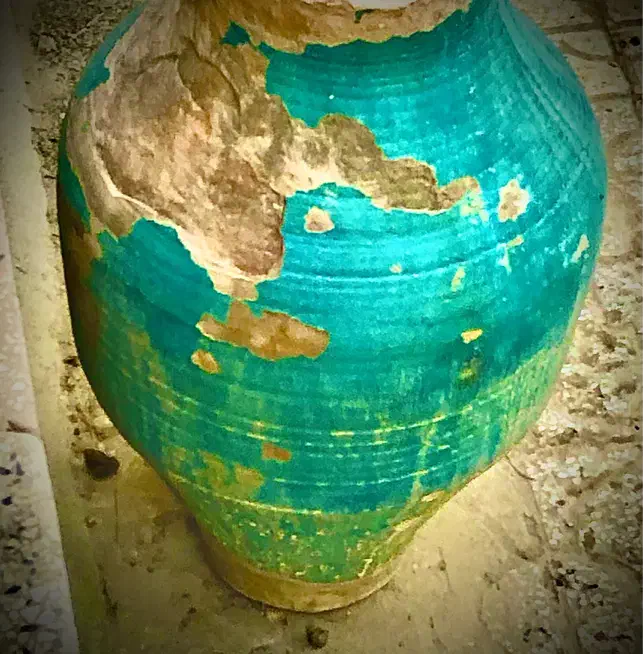 خمره قدیمی|کلکسیون اشیاء عتیقه|یزد, |دیوار