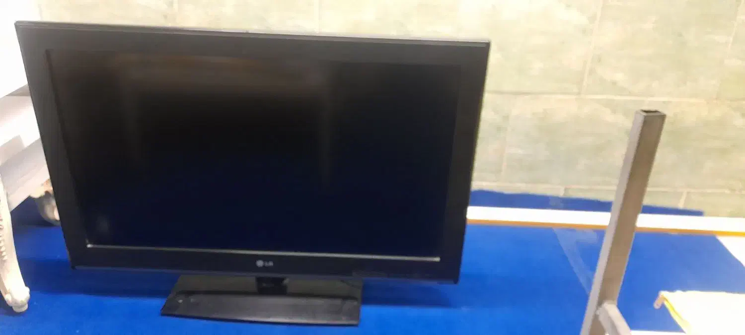 تلویزیون|تلویزیون و پروژکتور|تهران, فلسطین (میدان انقلاب)|دیوار