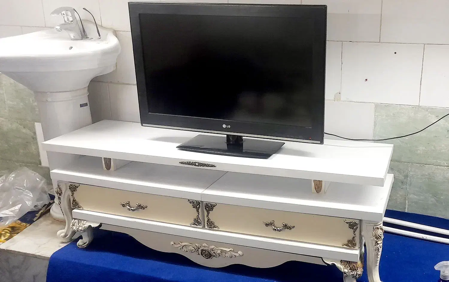 تلویزیون|تلویزیون و پروژکتور|تهران, فلسطین (میدان انقلاب)|دیوار