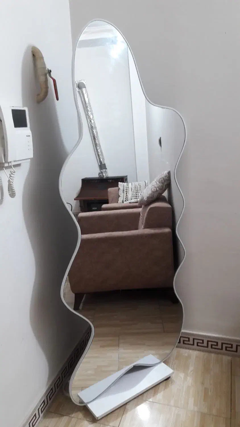 آینه|آینه|پیشوا, |دیوار