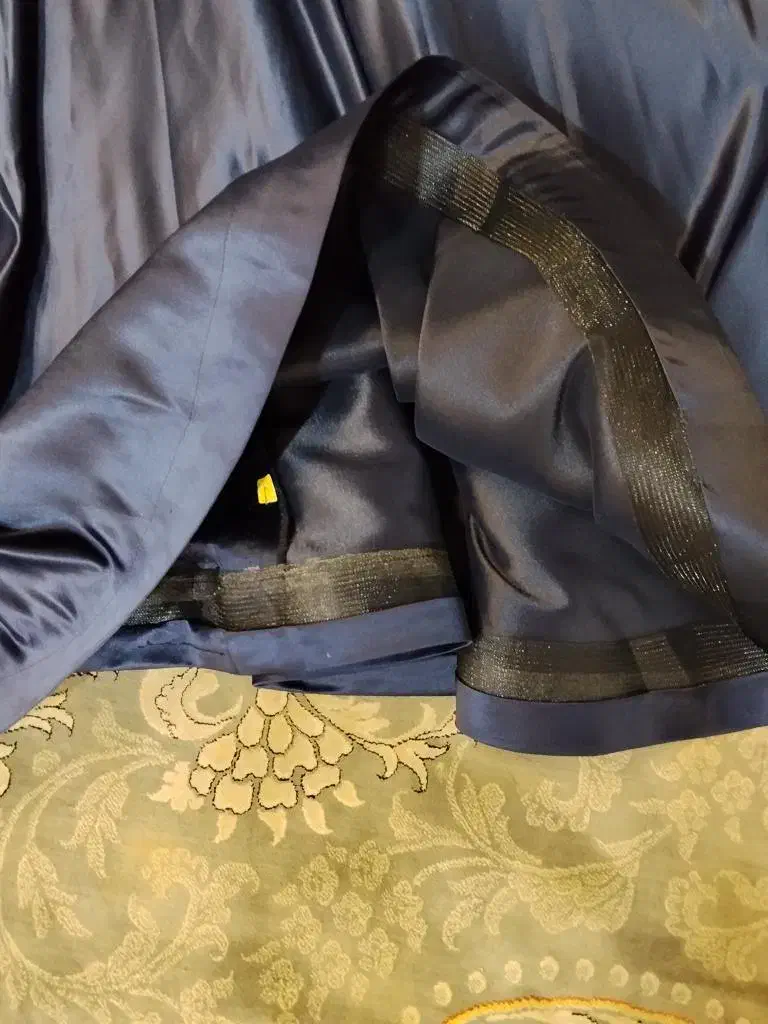 لباس مجلسی|لباس|تربت جام, شاهد|دیوار