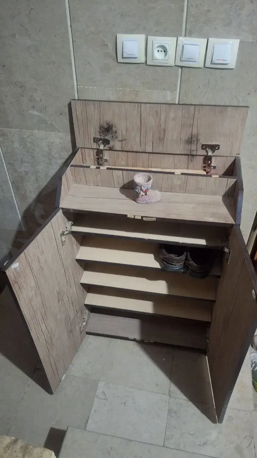 جاکفشی|جاکفشی، کمد، دراور|اصفهان, قلعه طبره|دیوار