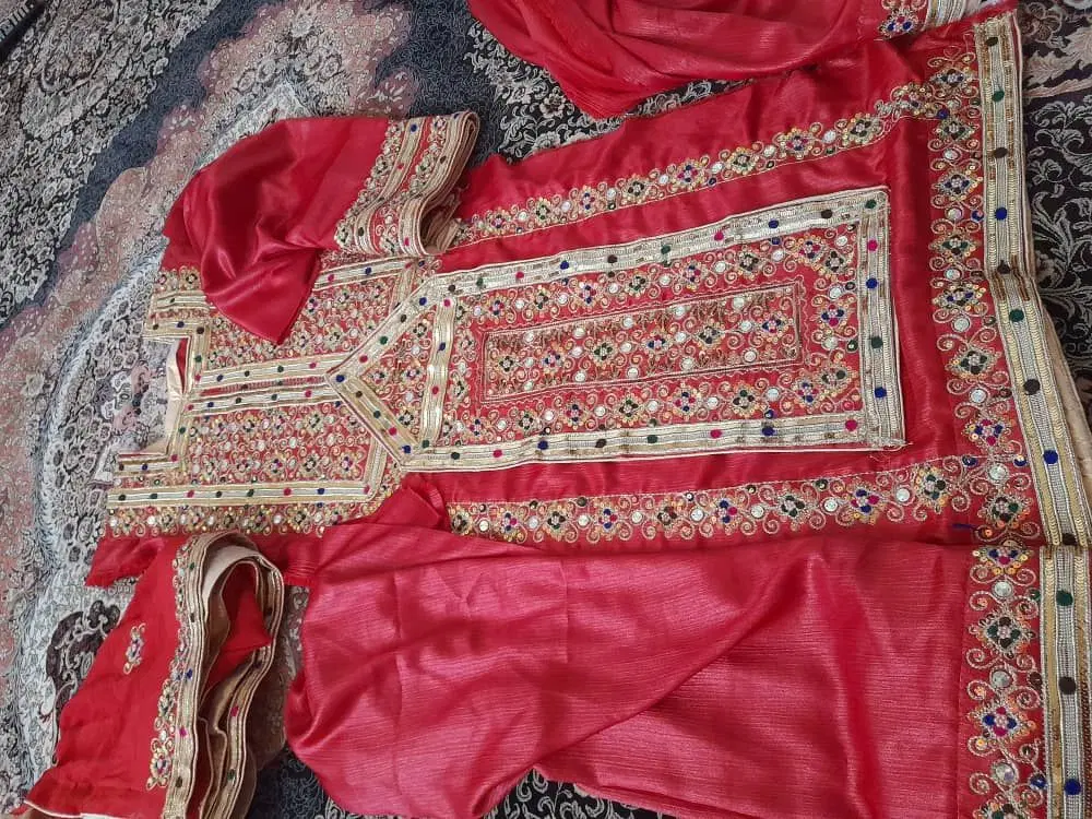 لباس|لباس|چاه داد خدا, |دیوار