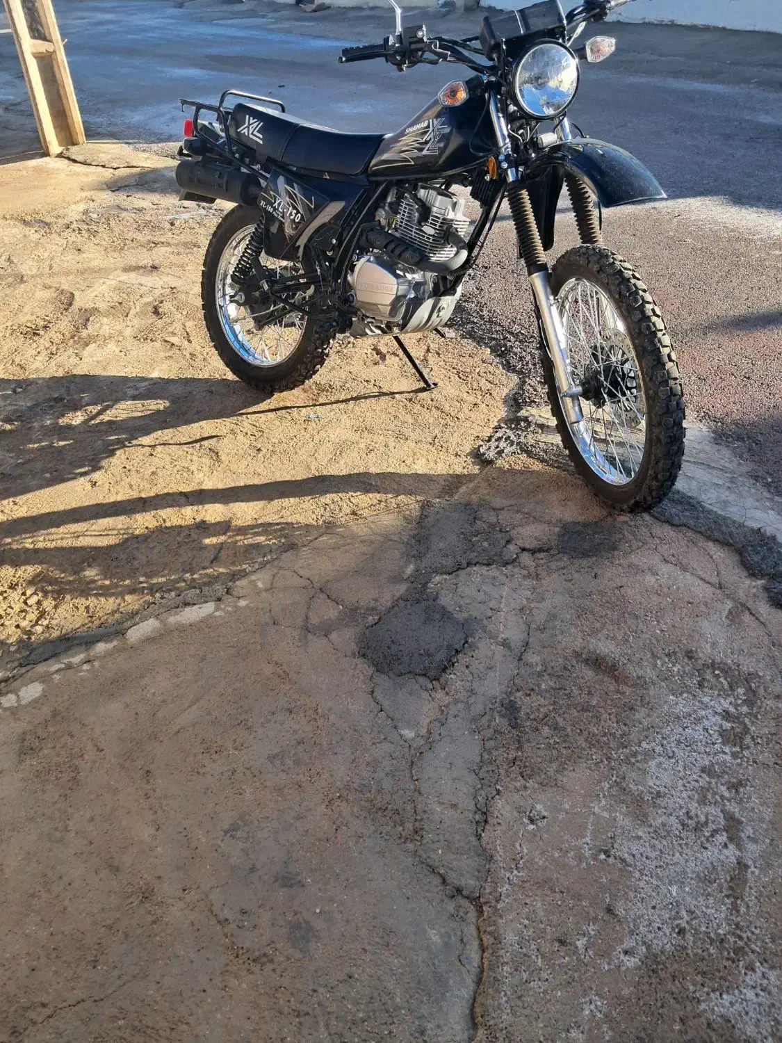 فرشی|موتورسیکلت|حمیل, |دیوار