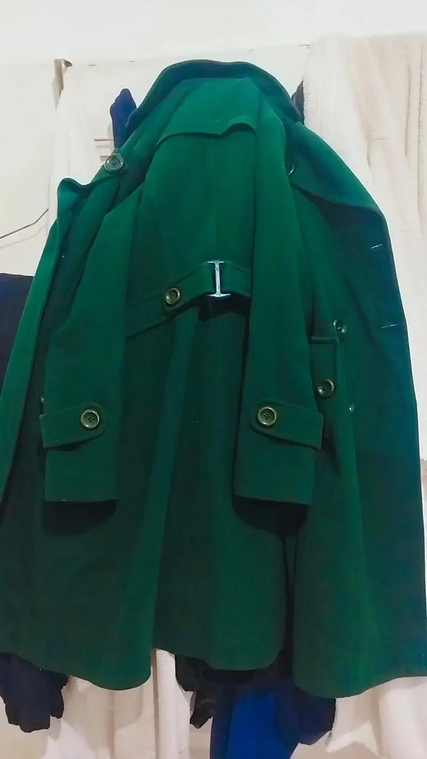 پالتو|لباس|گرمدره, |دیوار