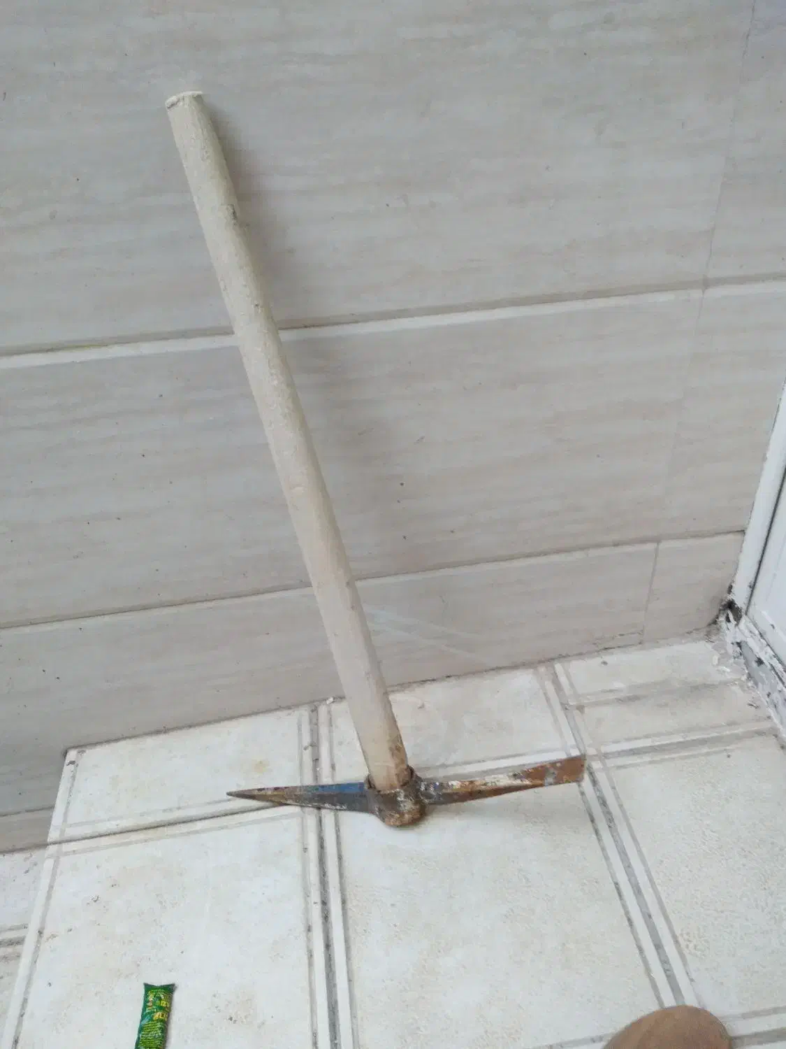 کلنگ|کلکسیون اشیاء عتیقه|ملایر, |دیوار