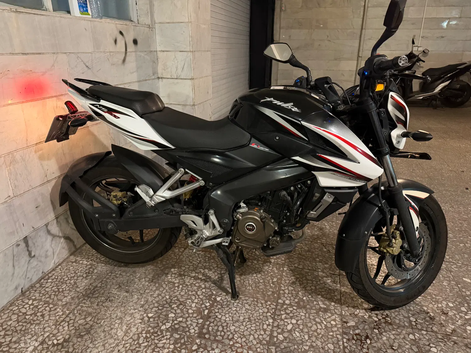 ns200 مدل98|موتورسیکلت|تهران, باغ فیض|دیوار