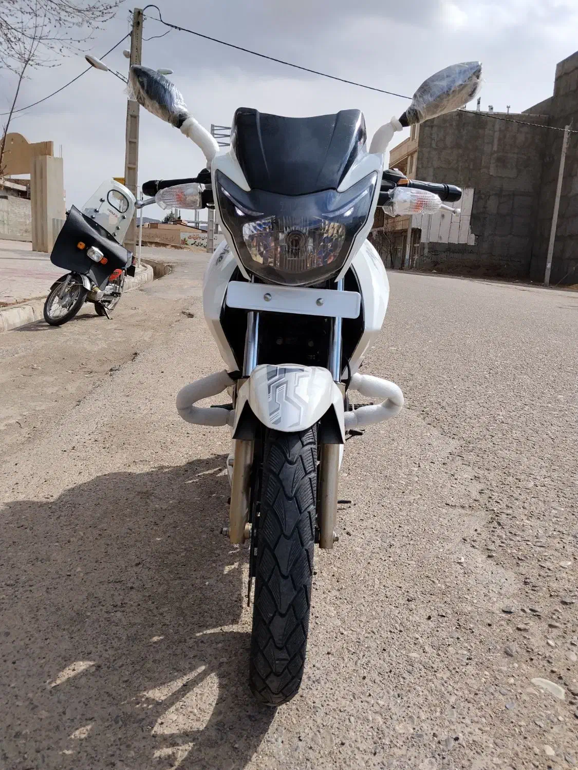 اپاچی180|موتورسیکلت|شاهین دژ, |دیوار