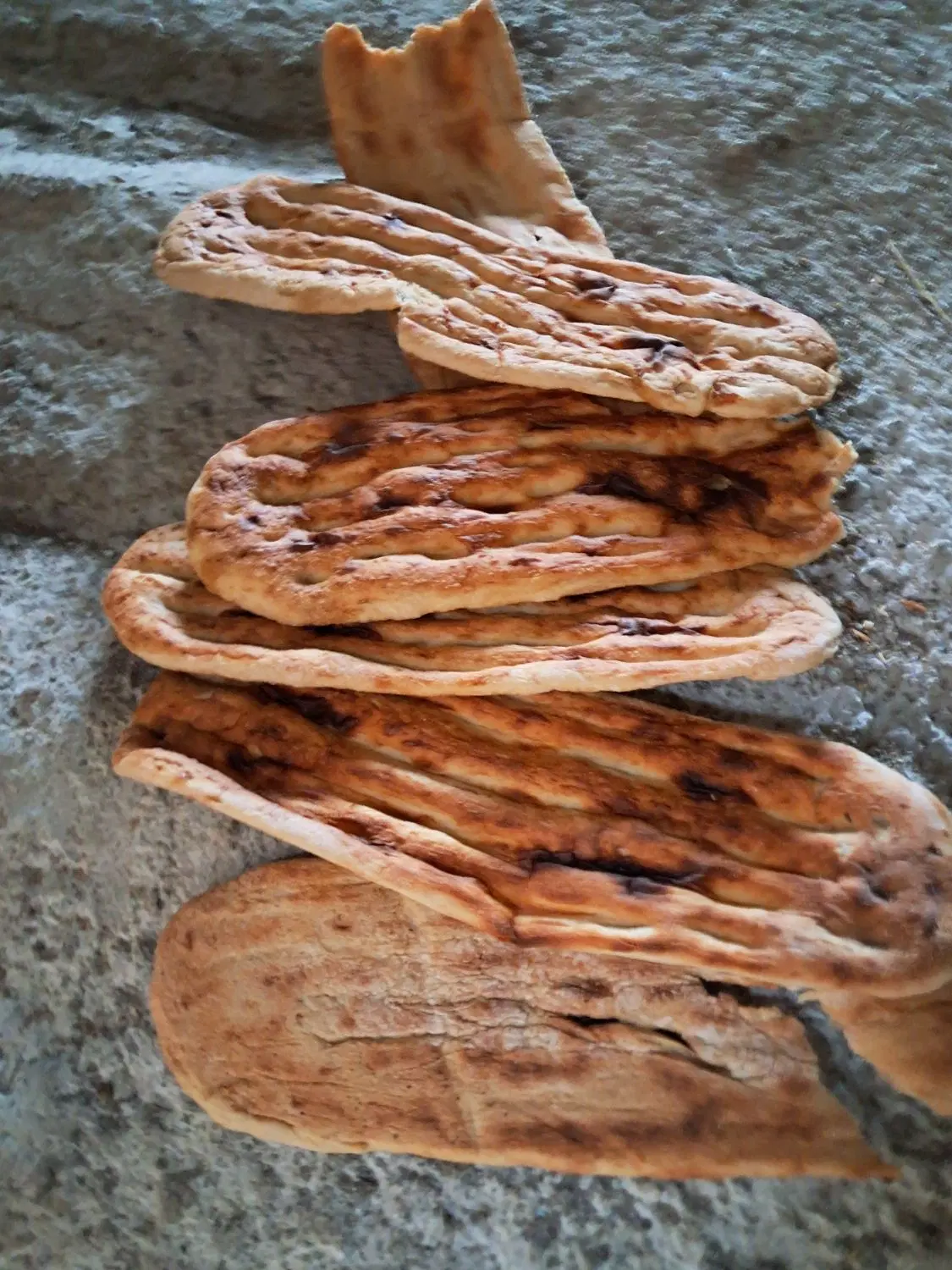 نان خشک|خوردنی و آشامیدنی|تالش, طولارود|دیوار